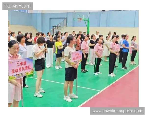 比赛现场气氛热烈,拉拉队加油声鼓舞选手士气